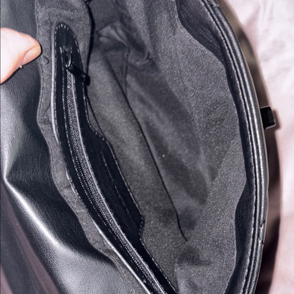 NWT Badgley Mischka Black Quilted leather Chain Shoulder Bag in new condition - Picture 7 of 10